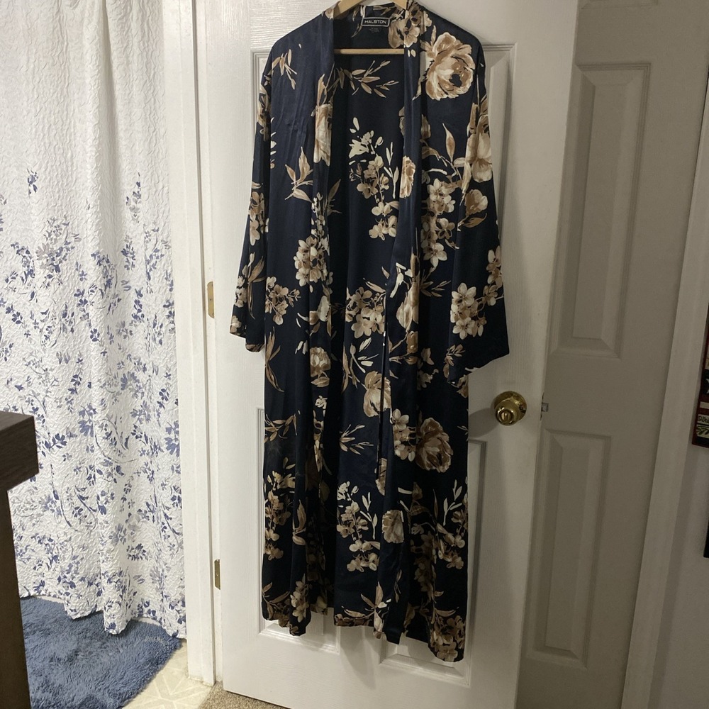 Halston Women's Black Floral Long Sleeve Robe Size 2X